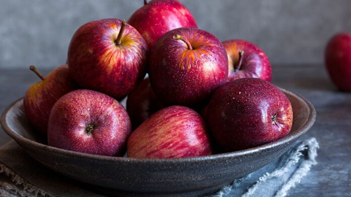 Information about the nutritional value and health benefits of Apple