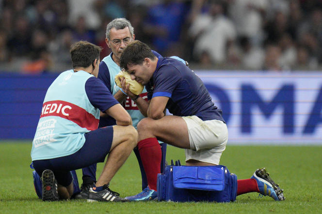 France's captain fractures his cheekbone in the Rugby World Cup